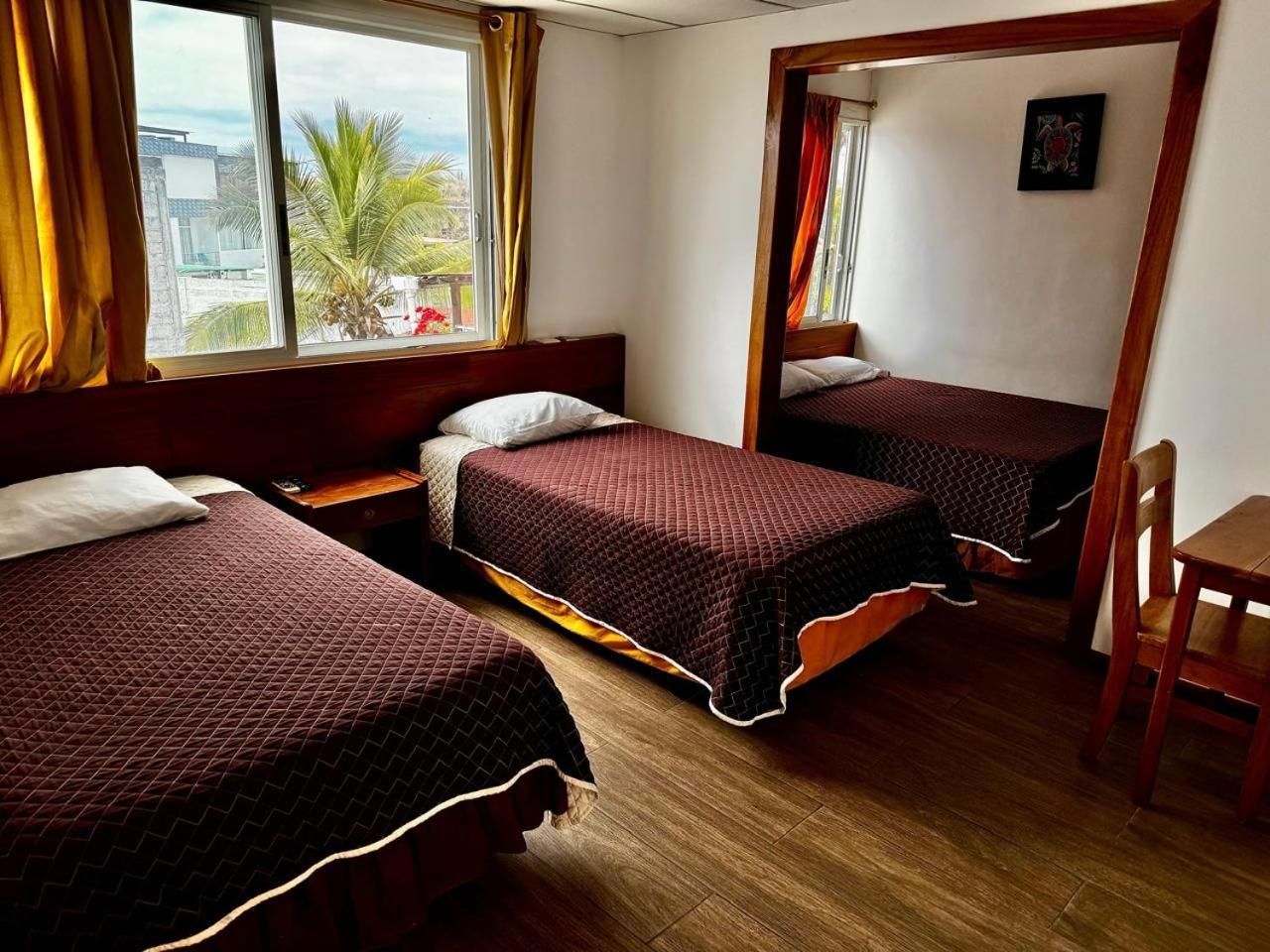 Hostal Muyuyo Puerto Ayora  Exterior foto